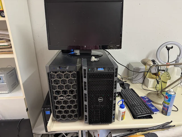 Quiet Server for Home Lab: How to Build a Powerful, Low-Noise Setup 4 My two Dell Poweredgel Server - in the same room there is also a fridge, Intel NUC Mini-PC and a Synology NAS